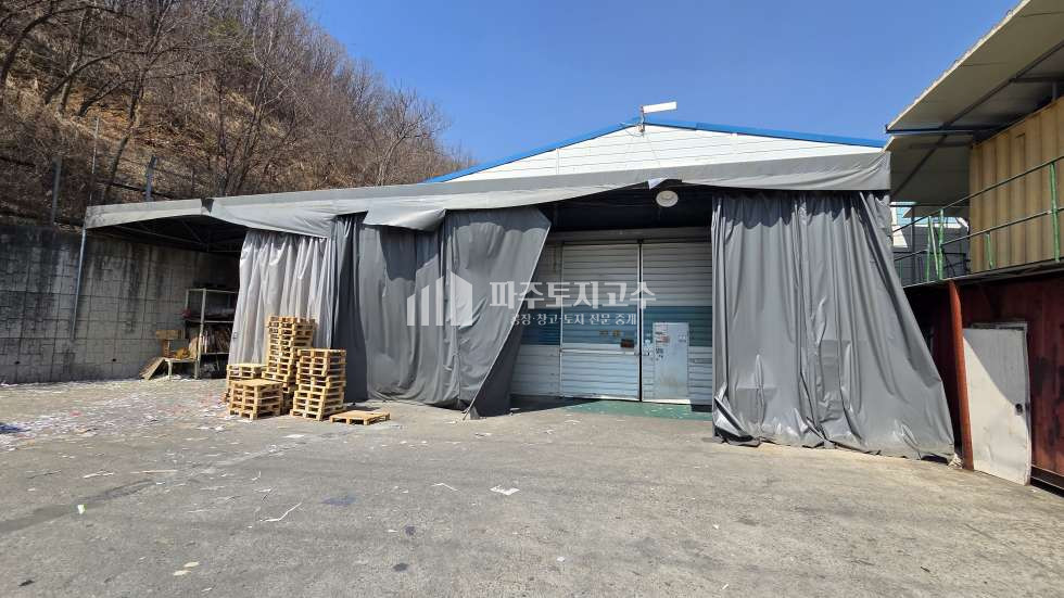 경기 파주시 검산동 검산동 산업존 공장 198평 +가설천막 전력100kw 층고7.5 민원무 대형차 매매 매물번호 11222 사진 1