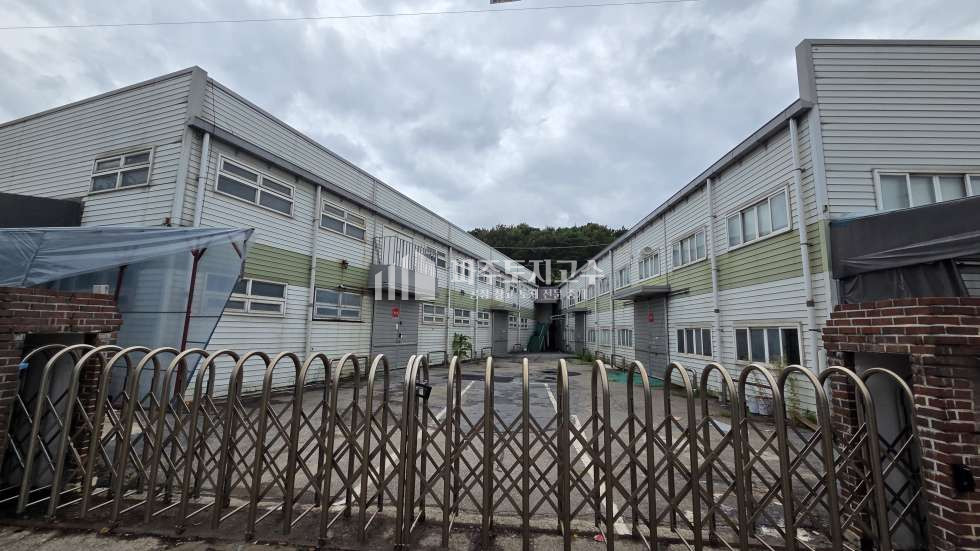 경기 파주시 조리읍 장곡리 1,2,3동 장곡리 공장 468평 전력350kw 사무동 층고7 대형차 단독마당 민원무 매매 매물번호 11372 사진 2