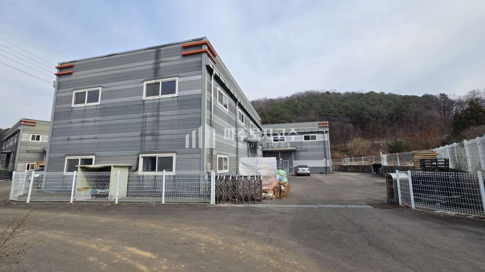 경기 파주시 월롱면 도내리 월롱면 2종제조 120평 층고8 내부사무실 대형차 민원없음 월세 매물번호 11200 사진 1