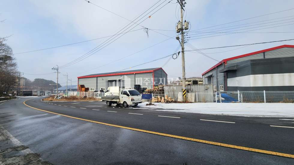 경기 파주시 파주읍 봉암리 봉암리 공장 200평+가설30평 2층사무실 전력65kw 층고8 40피트 단독마당 민원무 매매 매물번호 11006 사진 2