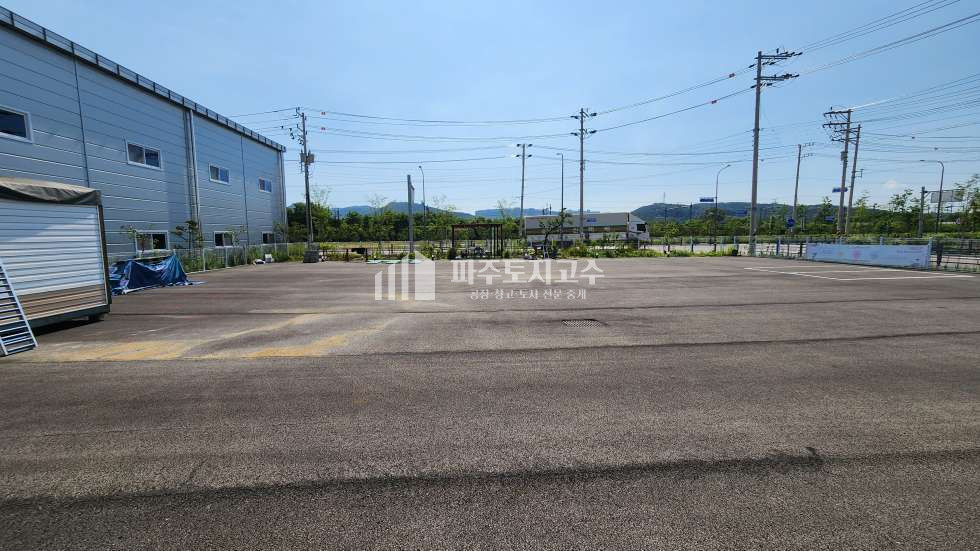 경기 파주시 파주읍 봉암리 파주역 산업단지 공장 114평 층고8 내부사무실.숙소 전력30kw 단독마당 40피트 월세 매물번호 10977 사진 6