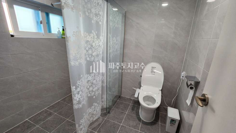 경기 파주시 파주읍 봉암리 파주역 산업단지 공장 114평 층고8 내부사무실.숙소 전력30kw 단독마당 40피트 월세 매물번호 10977 사진 15
