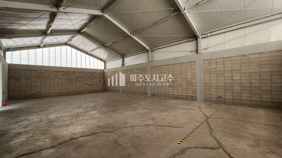 경기 파주시 야동동 야동동 까페분위기 2종제조 100평 하수직관 층고6.5 2층사무실 전력20kw 40피트 민원무 단독마당 매매 매물번호 10912 사진 14