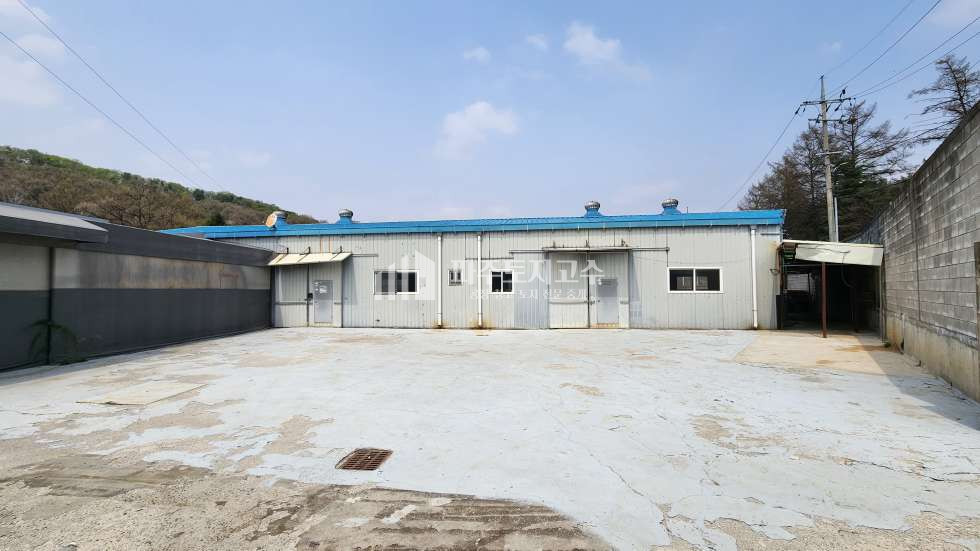 경기 파주시 조리읍 오산리 오산리 산업존 공장 103평+가설70평 전력27kw 층고5.6 민원업종추천 단독마당 40피트 매매 매물번호 10873 사진 1
