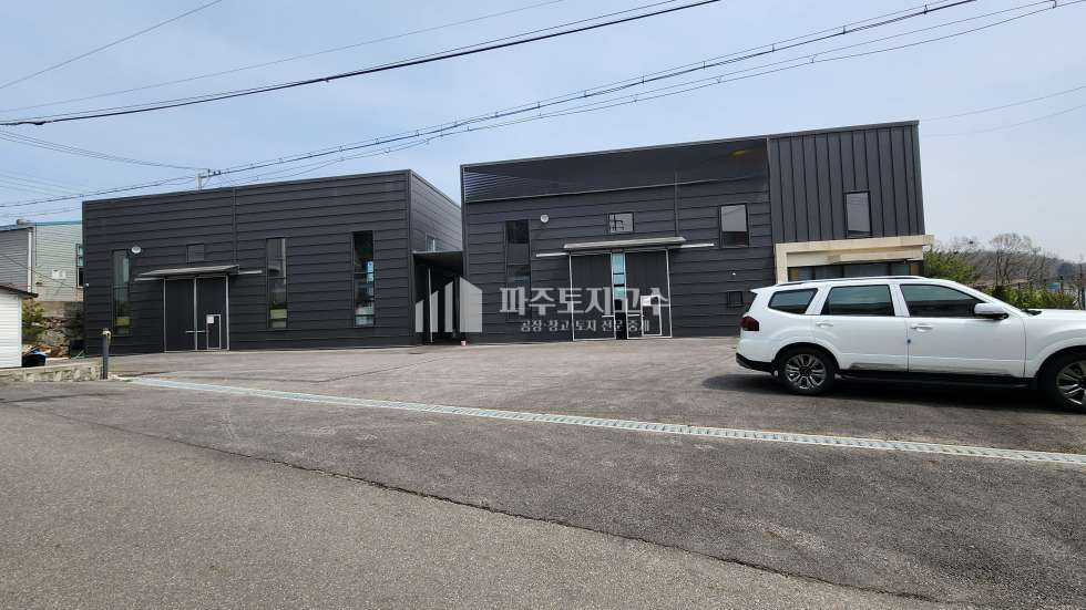 경기 파주시 조리읍 오산리 오산리 공장 60평 2동 내부사무실 층고9 하수직관 단독마당 대형차 월세 매물번호 10865 사진 1