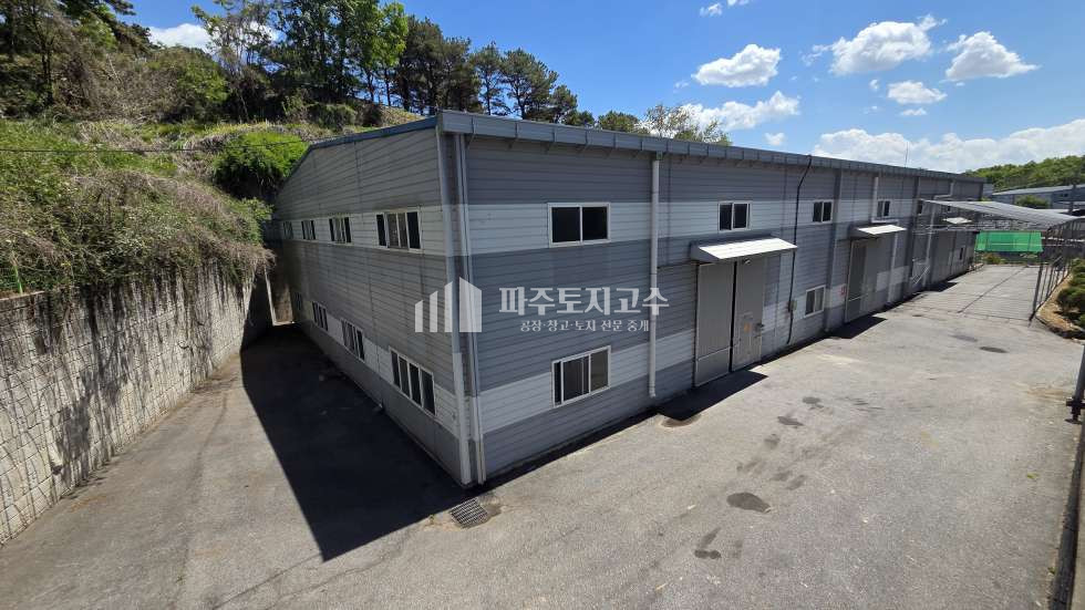 경기 파주시 월롱면 덕은리 3동 덕은리 공장 326평 층고9 내부사무실 40피트 단독마당 민원무 월세 매물번호 11294 사진 1