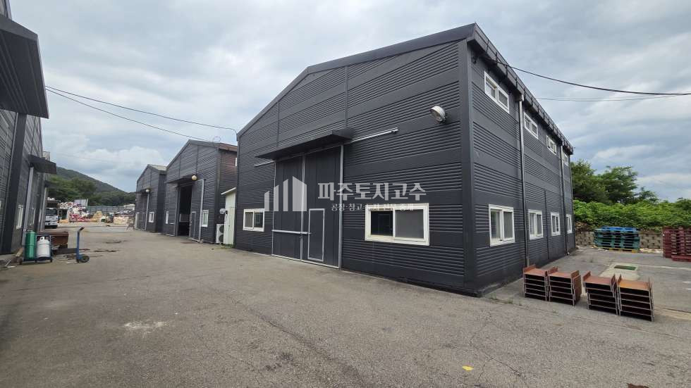 경기 파주시 월롱면 위전리 1,2,3,4,5,6,7동 위전리 공장480평 가설30평 전력500kw 사무동 층고7.8 40피트 민원무 매매 매물번호 11500 사진 7