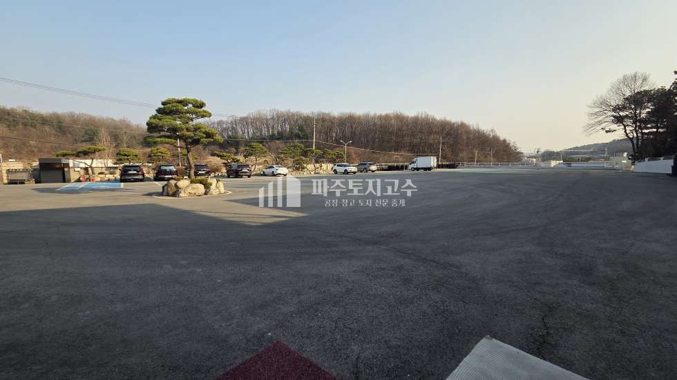 경기 파주시 파주읍 백석리 1동 백석리 공장 1663평 내부사무실 층고6.5~9.3 대형마당 40피트 월세 매물번호 11532 사진 2